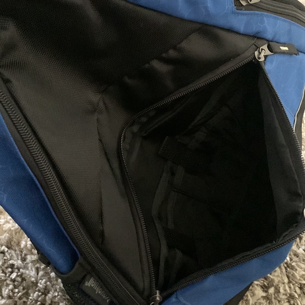 Seaworld Discovery Cove Crossbody Backpack Blue Black Adjustable Straps Unisex - Picture 7 of 11